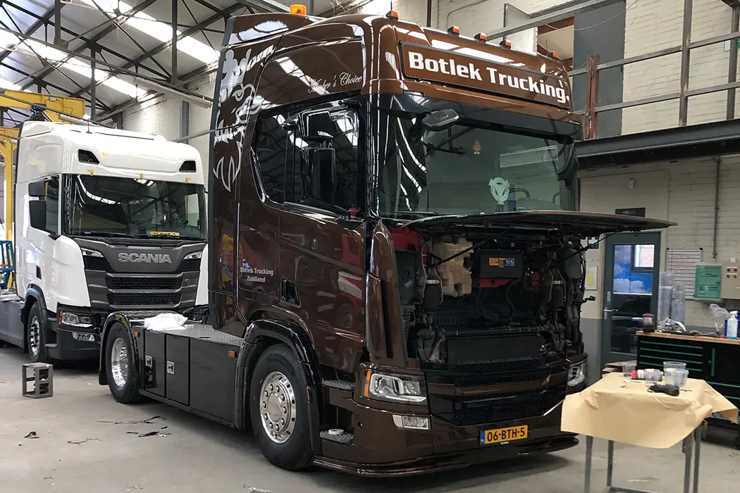 Amber heeft haar Botlek truck in ontvangst genomen